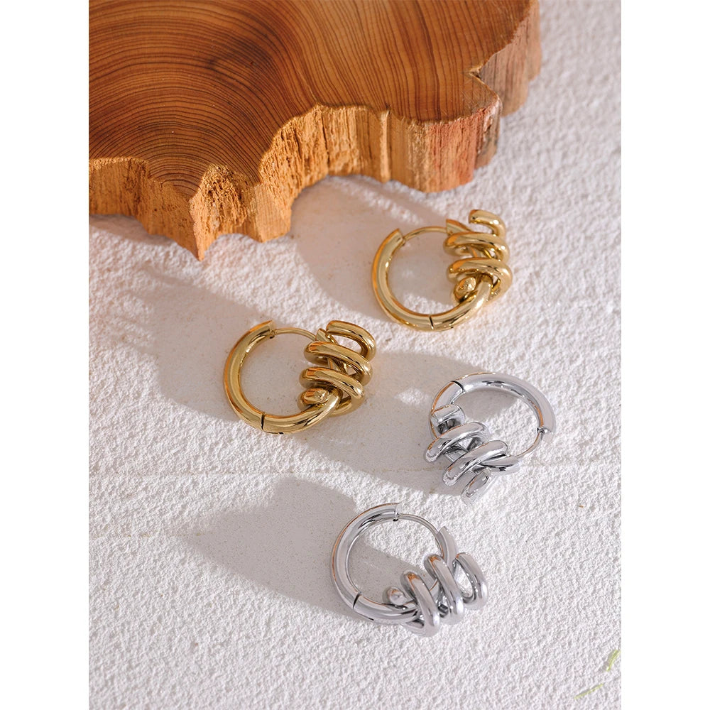 Geometric earrings in gold-plated stainless steel.