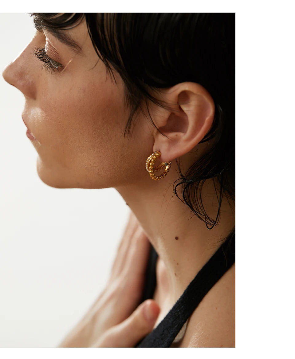 Pearl vintage geometric earrings in 18K gold-plated stainless steel with pearl.