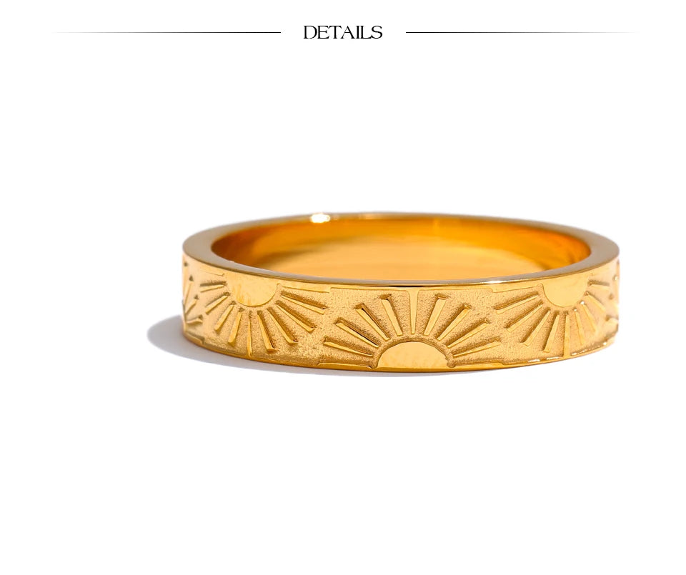 Sun minimalist geometric ring in 18K gold-plated stainless steel.