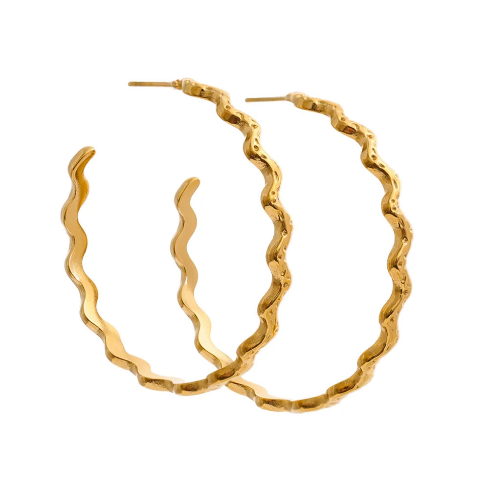 Geometric earrings in gold-plated stainless steel.