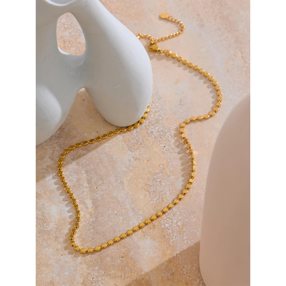 Geometric chain necklace in gold-plated stainless steel.