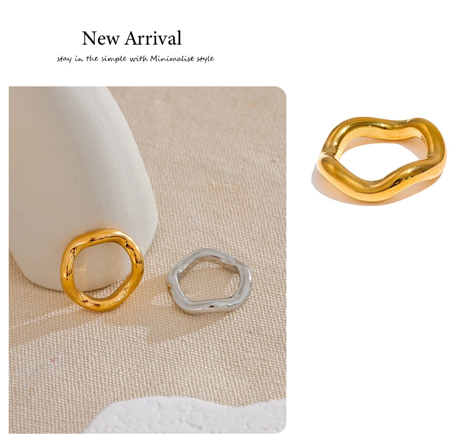 Geometric ring in 18K gold-plated stainless steel.