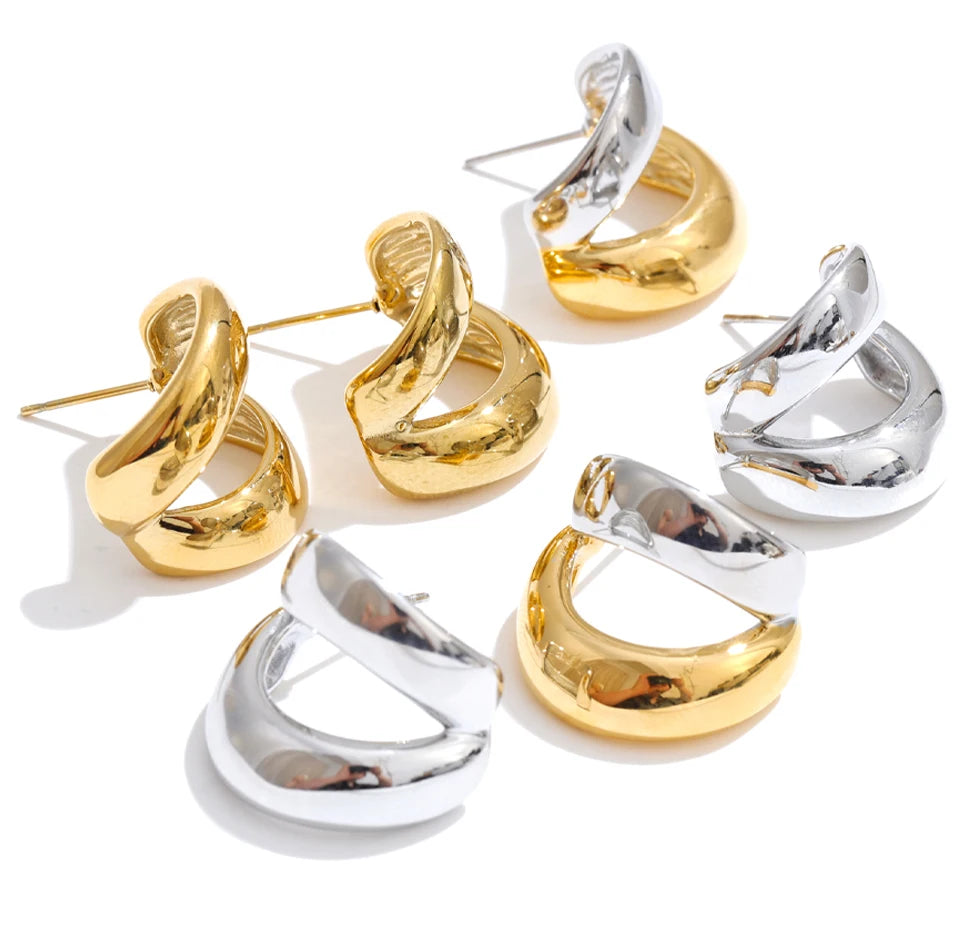 Geometric earrings in gold-plated stainless steel.
