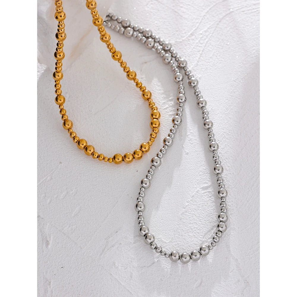 Beaded geometric chain necklace in gold-plated stainless steel.