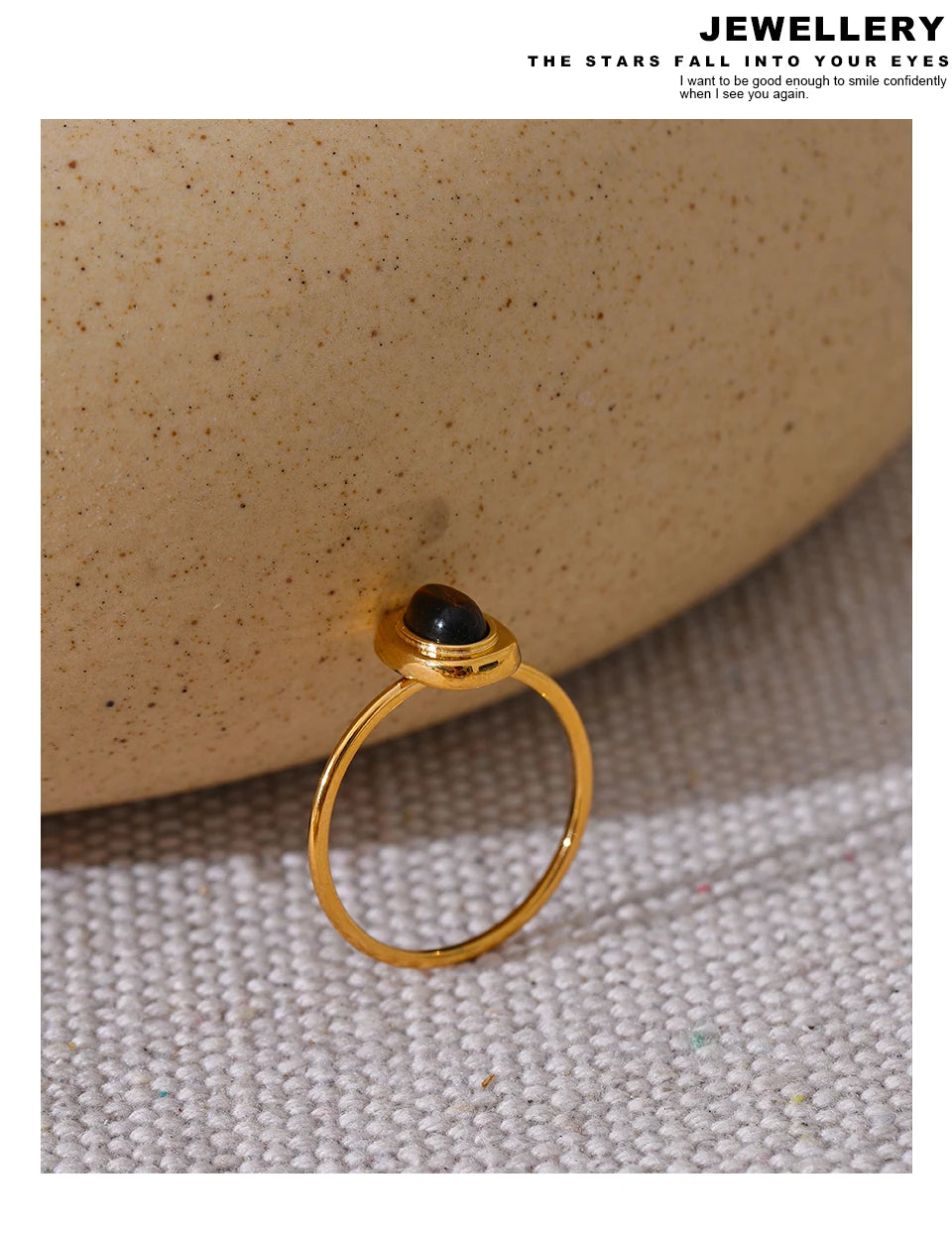Natural stone geometric ring in 18K gold-plated stainless steel with natural stone.