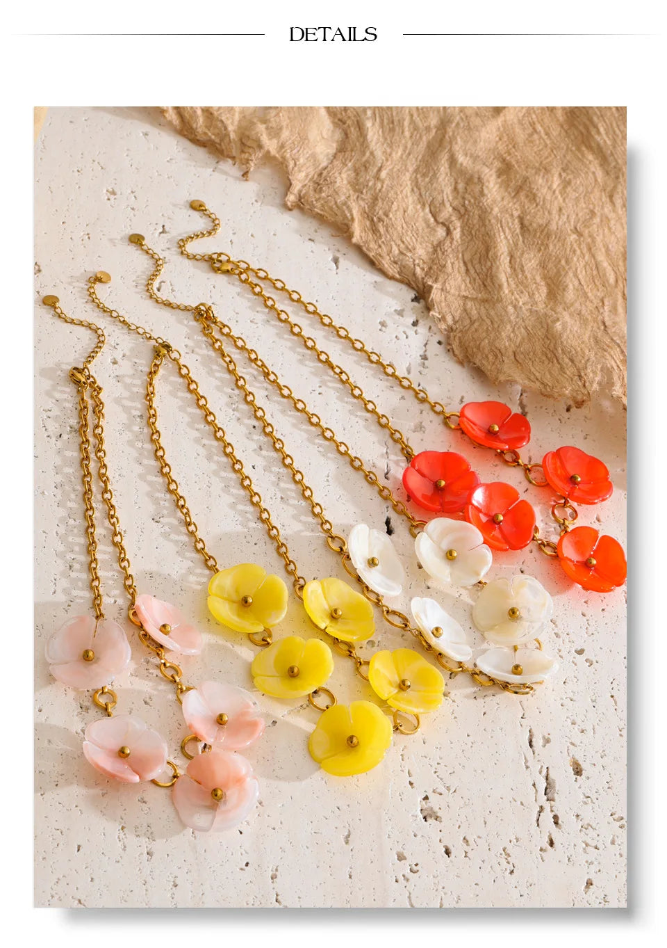 Resin flower chain necklace in gold-plated stainless steel with resin.
