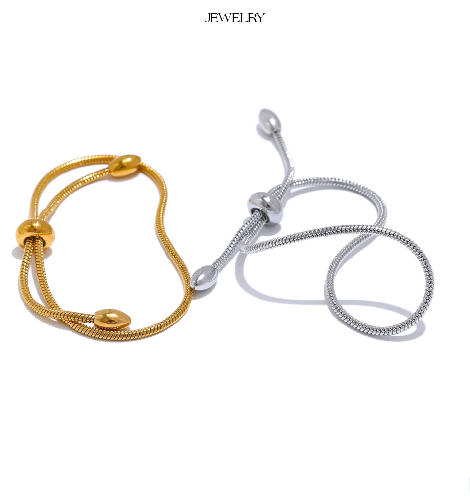 Geometric chain necklace in gold-plated stainless steel.