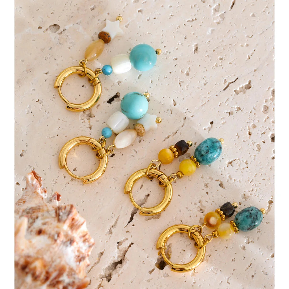Natural stone star geometric earrings in gold-plated stainless steel with natural stone.