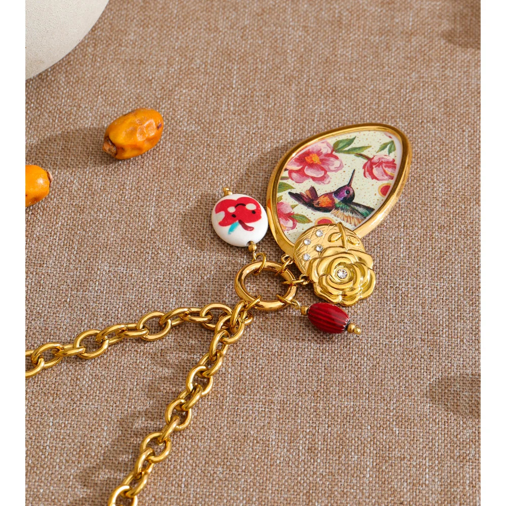 Cubic zirconia resin flower necklace in gold-plated stainless steel with cubic zirconia and resin.