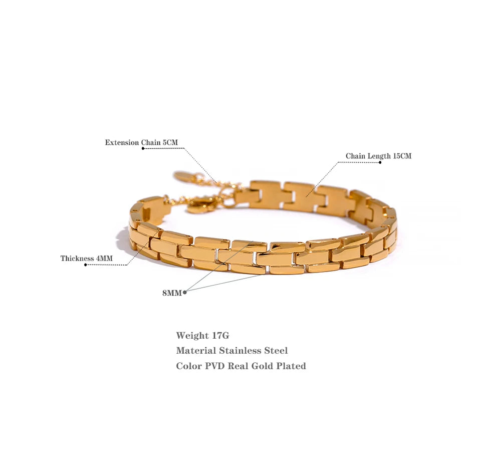 Geometric chain necklace in gold-plated 316L stainless steel.
