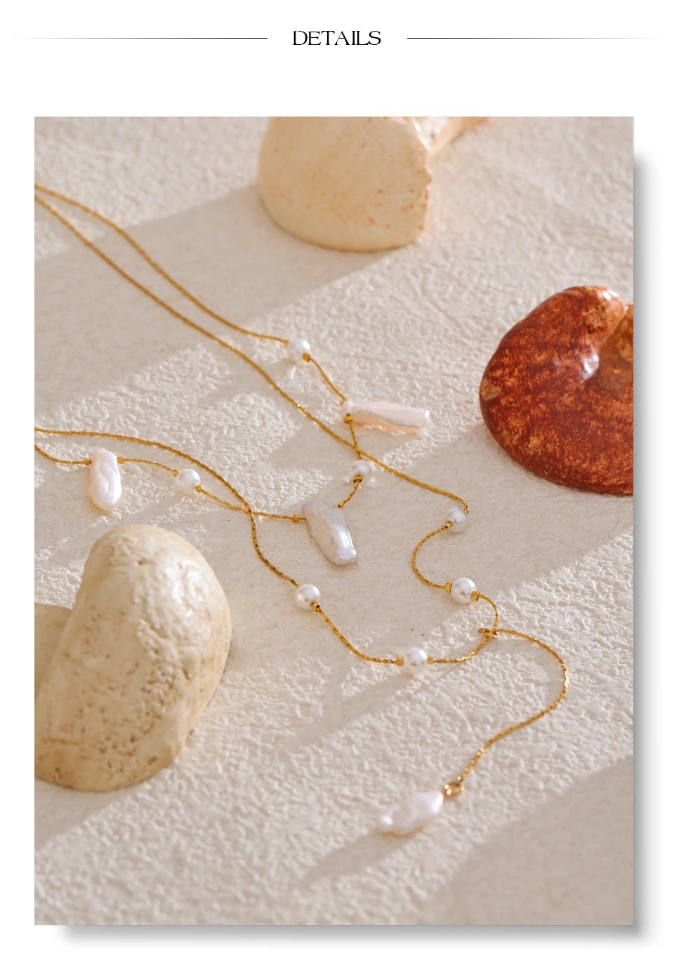 Freshwater pearl geometric necklace in gold-plated stainless steel with freshwater pearl.