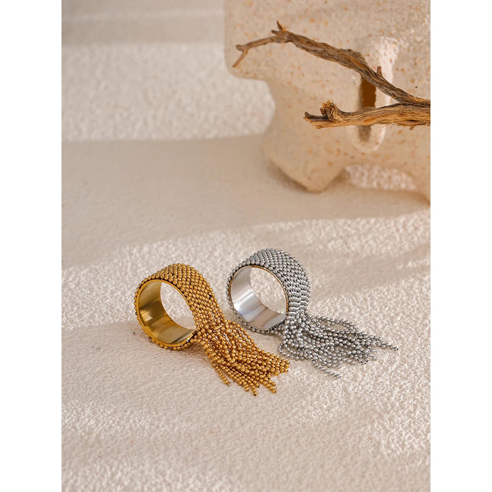 Geometric chain ring in 18K gold-plated stainless steel.