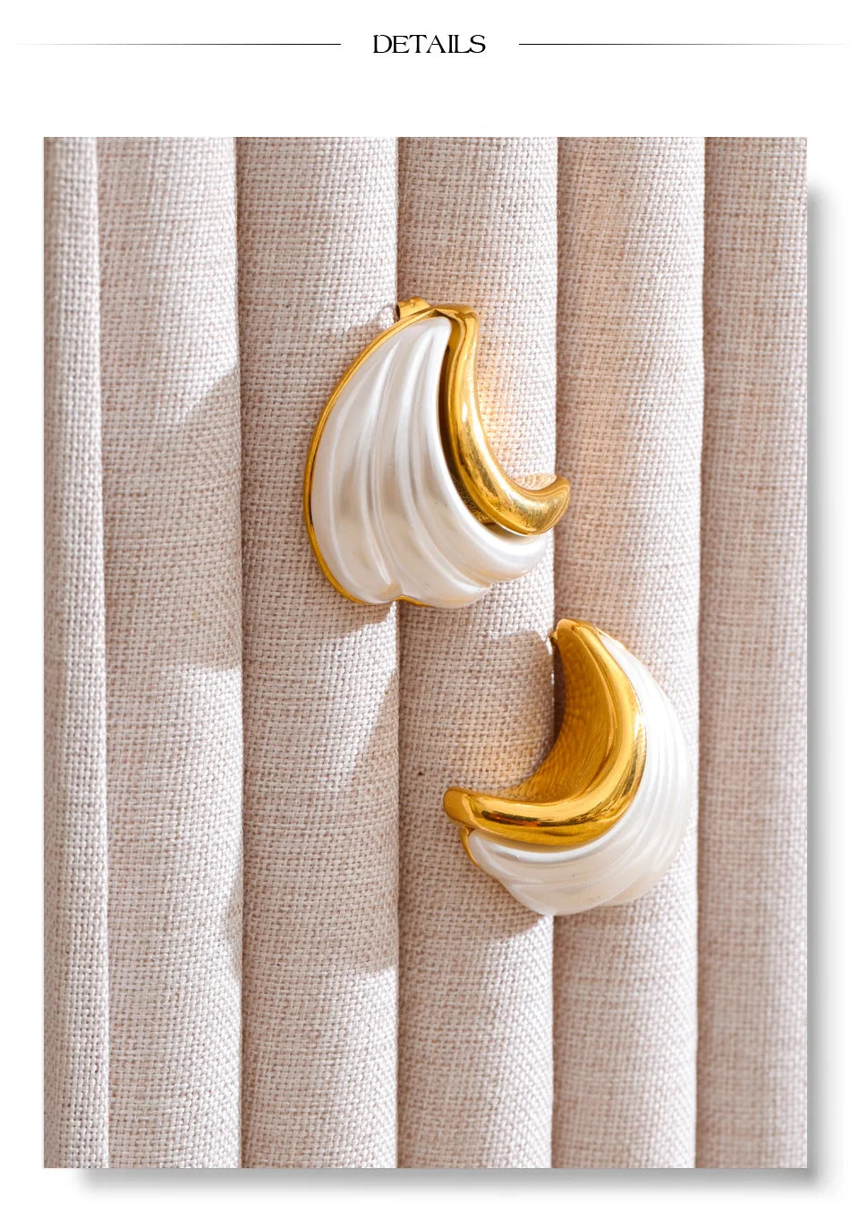 Pearl geometric earrings in gold-plated stainless steel with pearl.