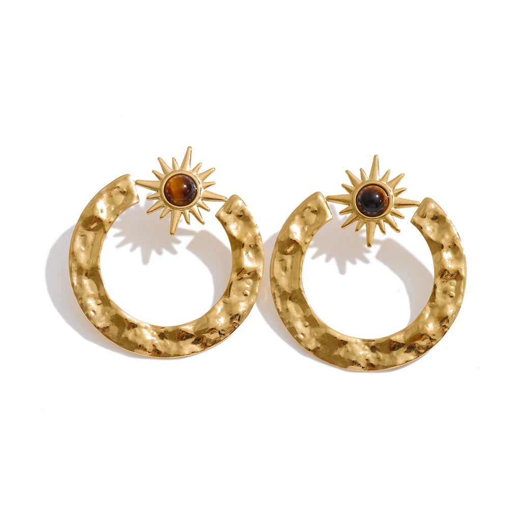 Natural stone star geometric earrings in gold-plated stainless steel with natural stone.