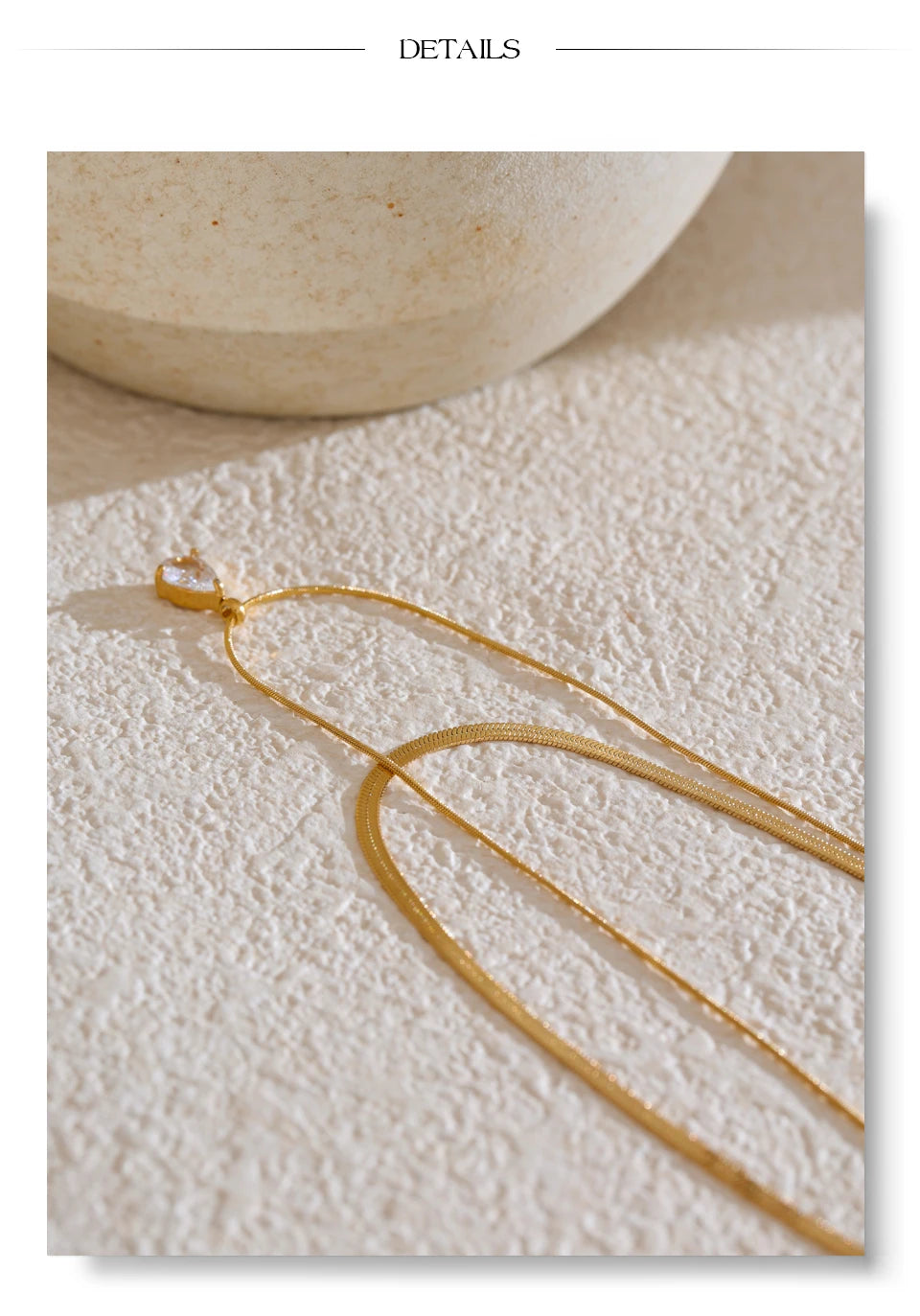 Cubic zirconia snake geometric necklace in gold-plated stainless steel with cubic zirconia.