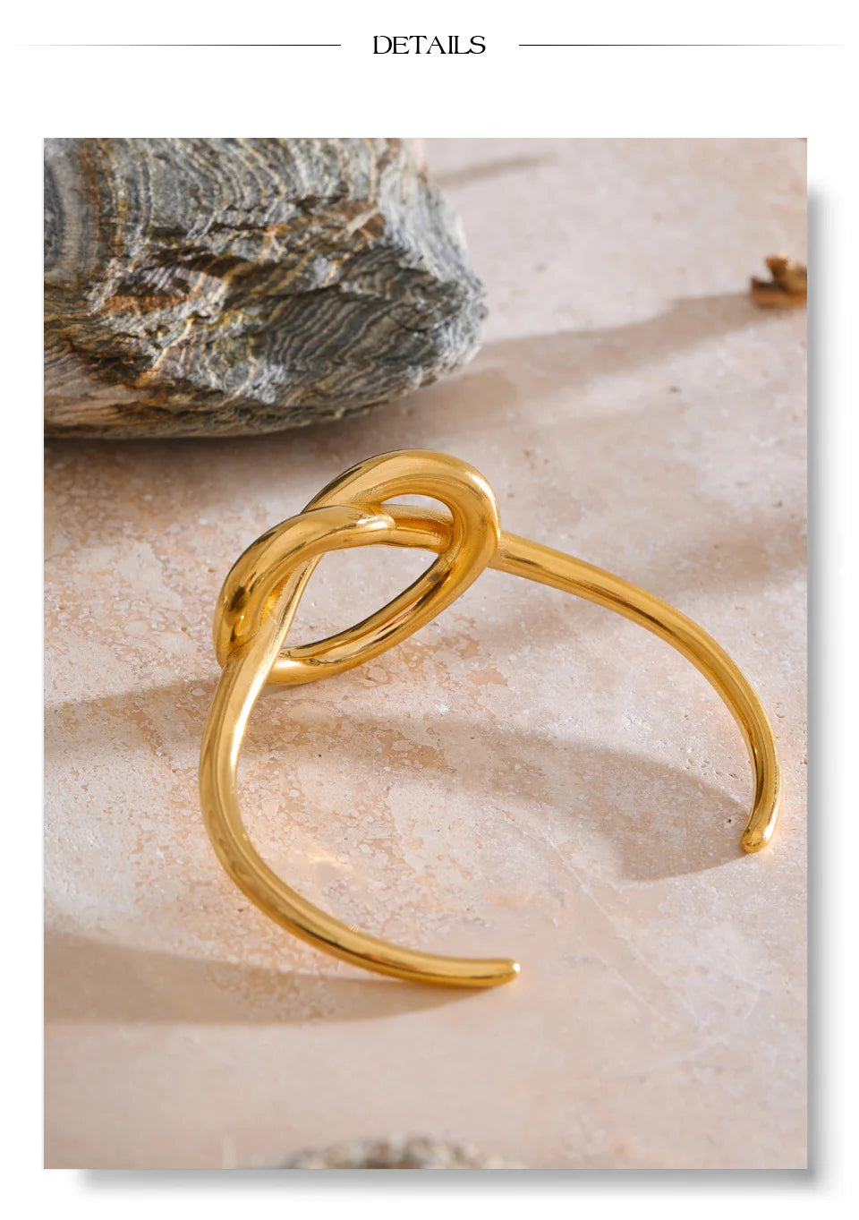 Heart bracelet in gold-plated stainless steel.