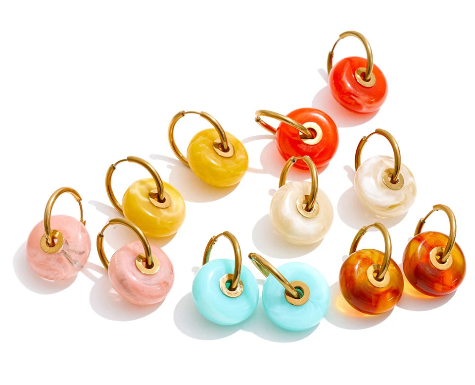 Resin acrylic geometric earrings in gold-plated stainless steel with resin and acrylic.