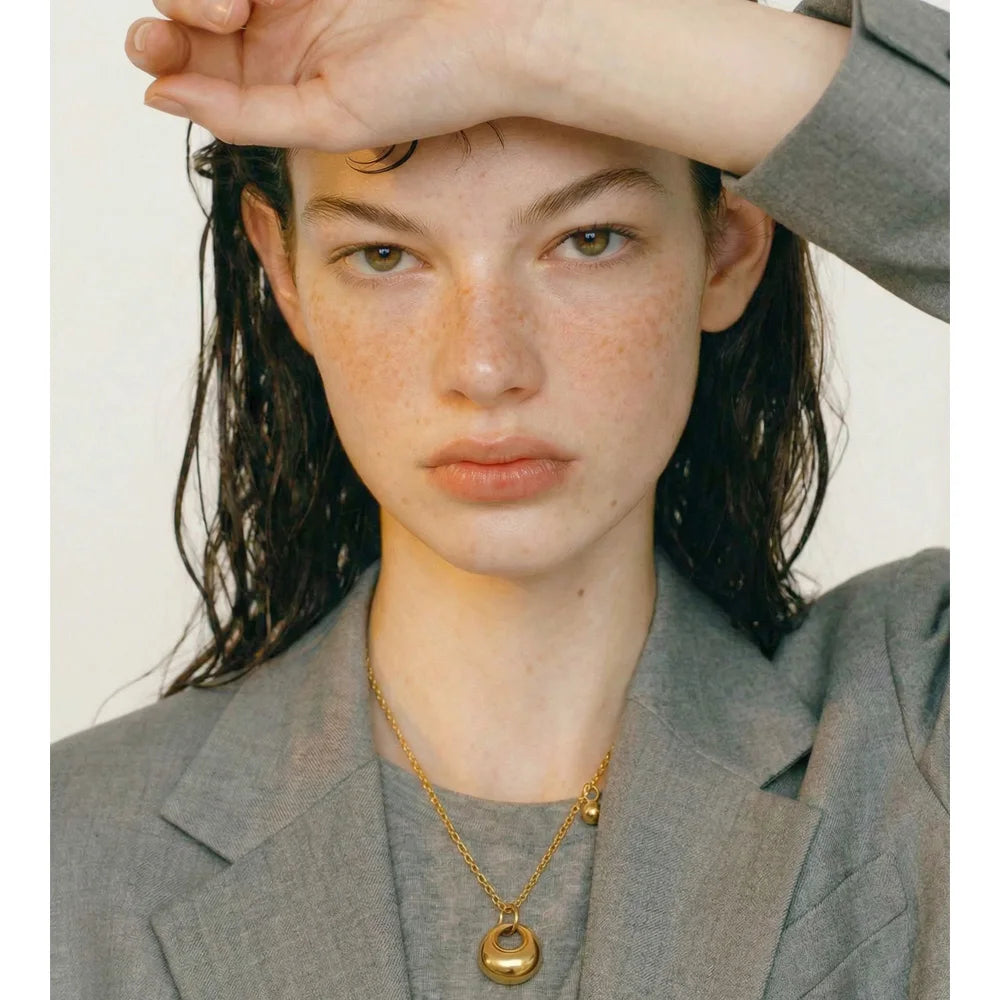 Geometric necklace in gold-plated stainless steel.