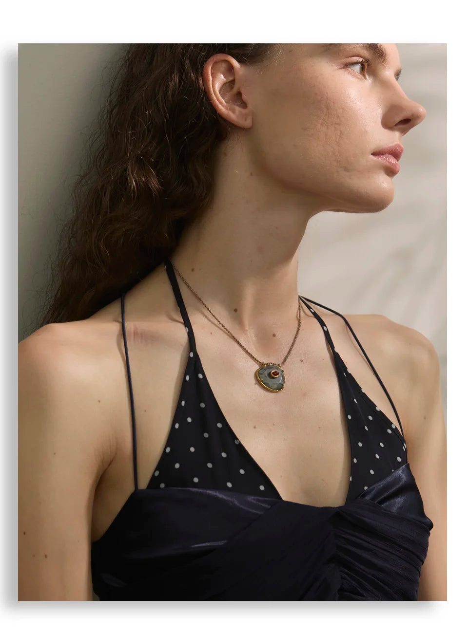 Natural stone geometric necklace in gold-plated stainless steel with natural stone.