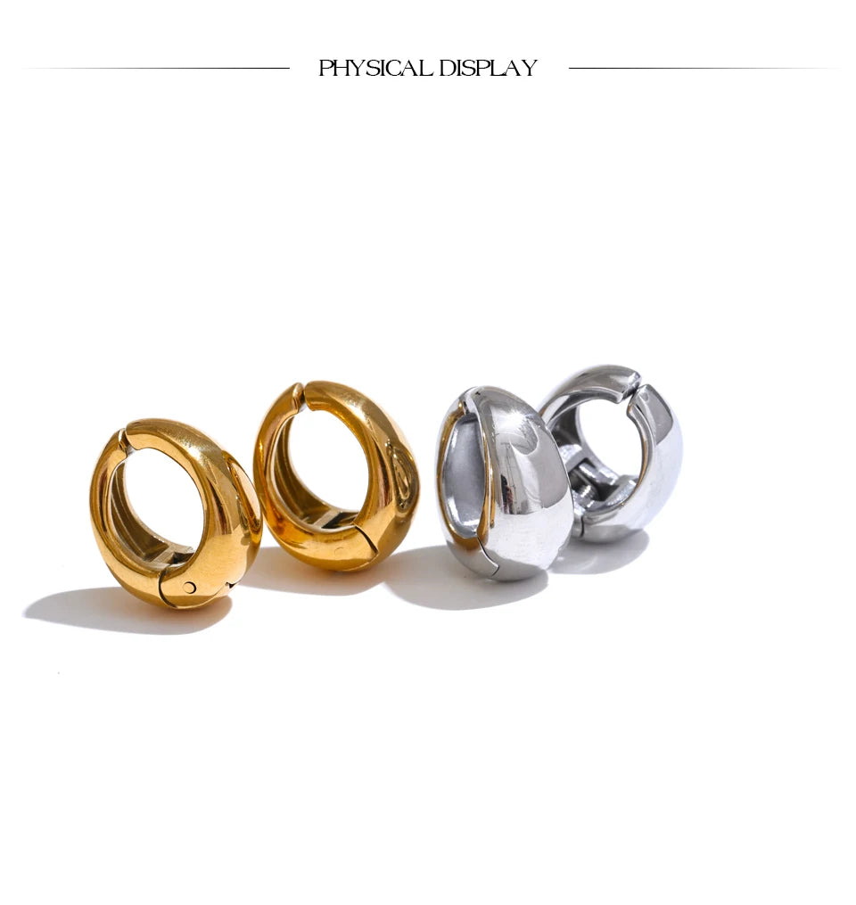 Geometric earrings in gold-plated stainless steel.