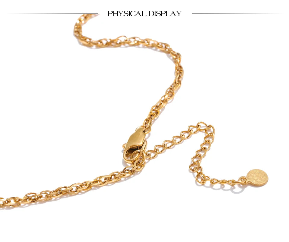 Cubic zirconia geometric necklace in gold-plated stainless steel with cubic zirconia.