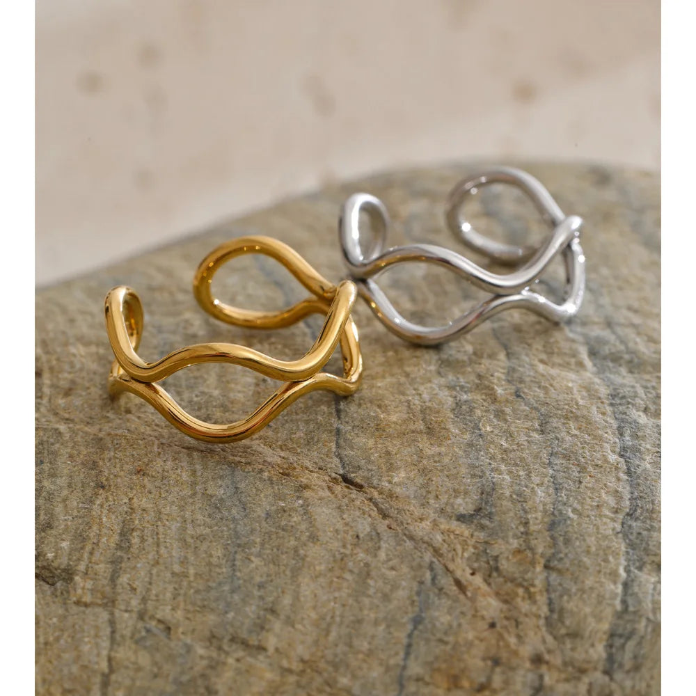 Geometric ring in 18K gold-plated stainless steel.