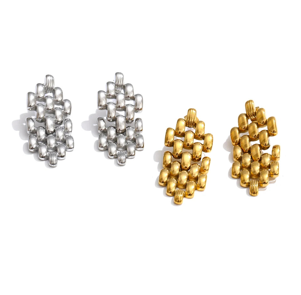 Geometric earrings in gold-plated stainless steel.
