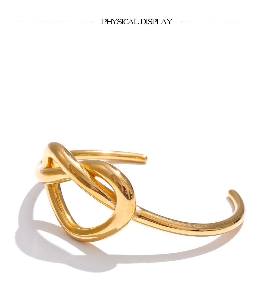 Heart bracelet in gold-plated stainless steel.