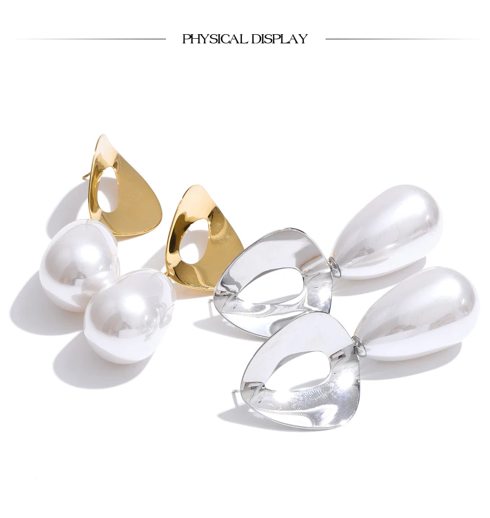 Pearl geometric earrings in gold-plated stainless steel with pearl.