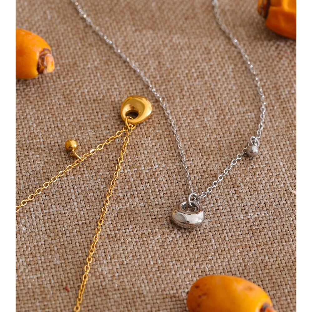 Geometric necklace in gold-plated stainless steel.