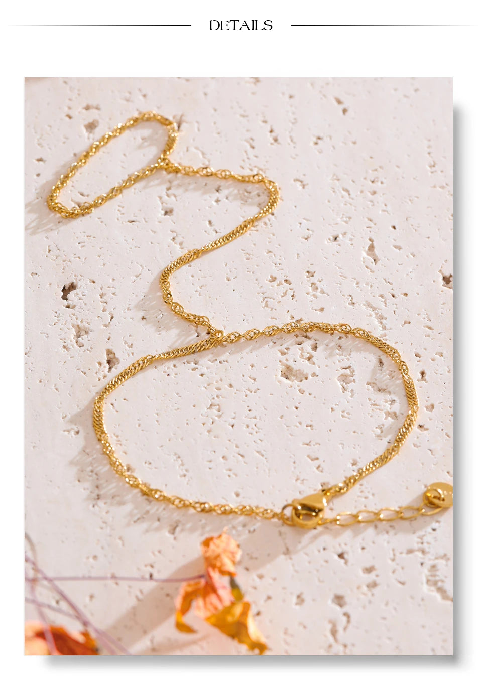 Minimalist geometric chain necklace in gold-plated stainless steel.