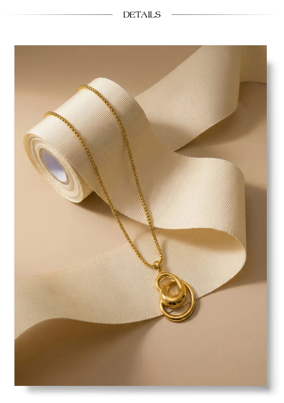 Geometric necklace in gold-plated stainless steel.
