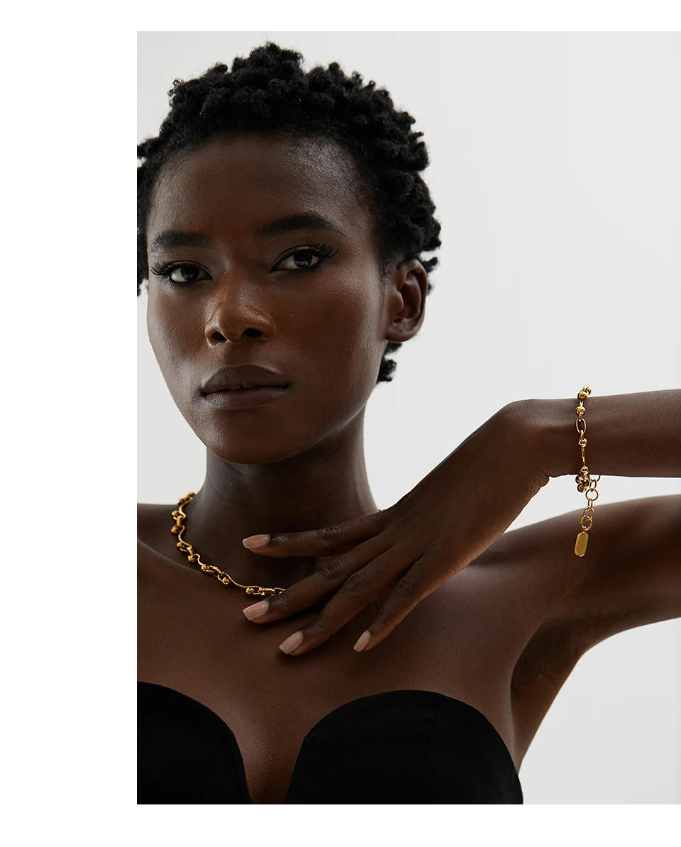 Geometric chain necklace in 18K gold-plated stainless steel.