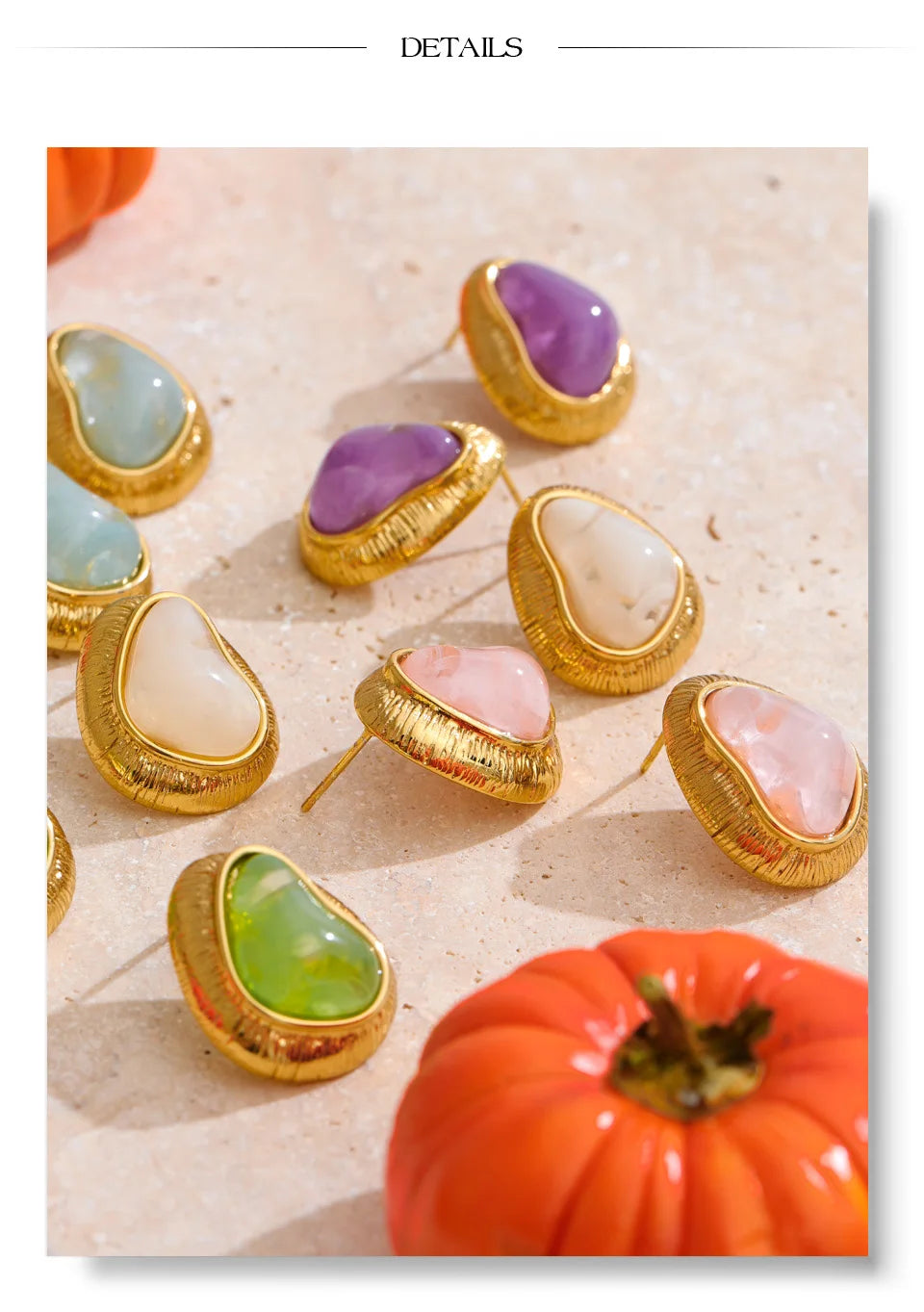 Resin acrylic heart earrings in gold-plated stainless steel with resin and acrylic.