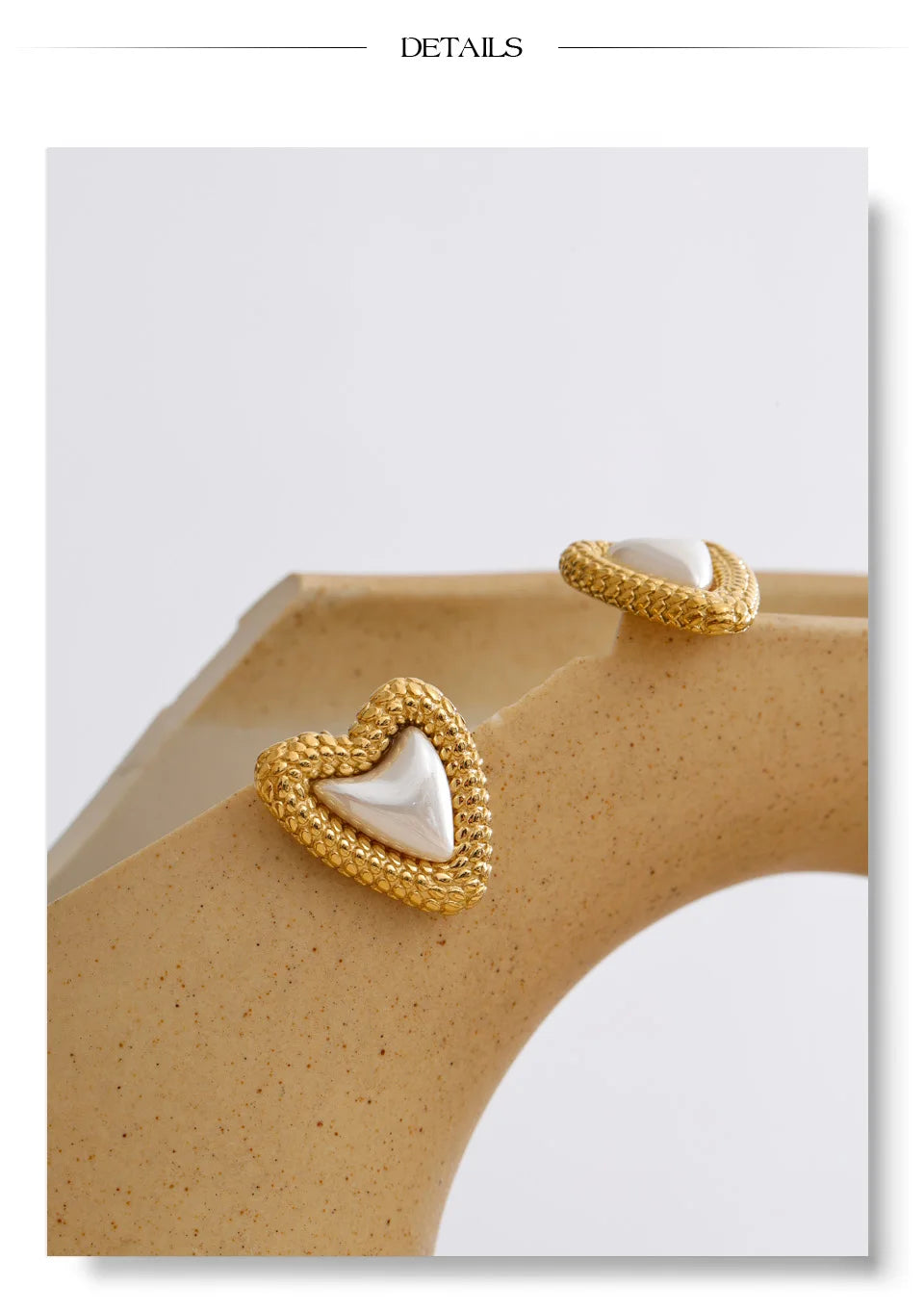 Pearl heart earrings in gold-plated stainless steel with pearl.