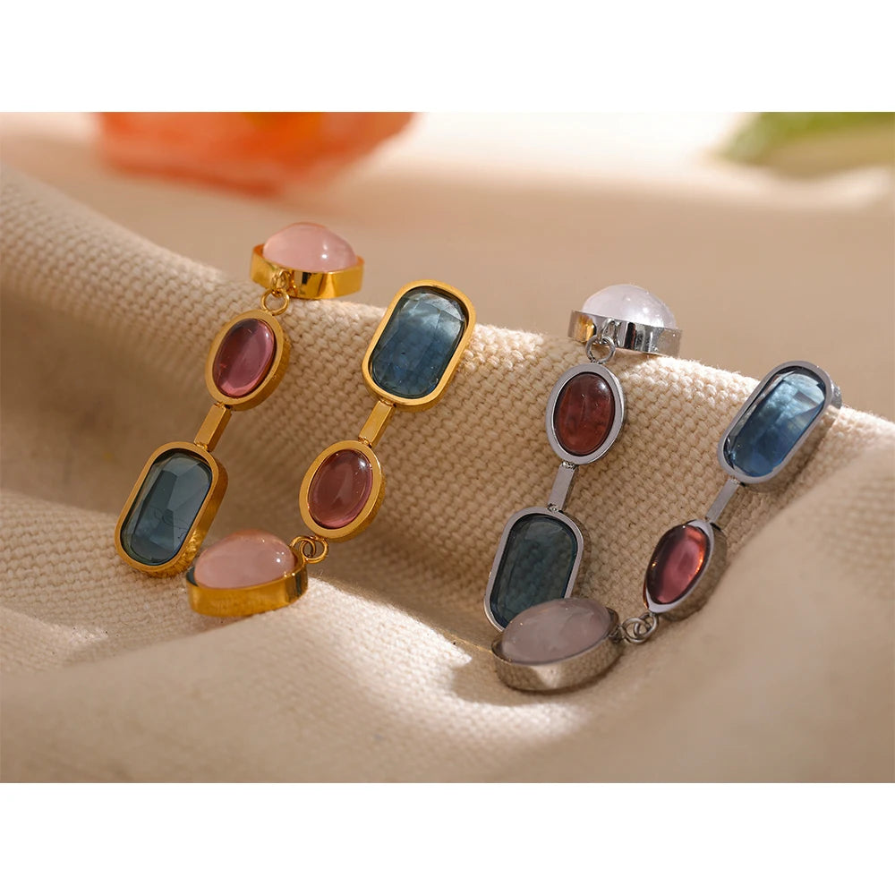 Natural stone geometric earrings in gold-plated 316L stainless steel with natural stone.