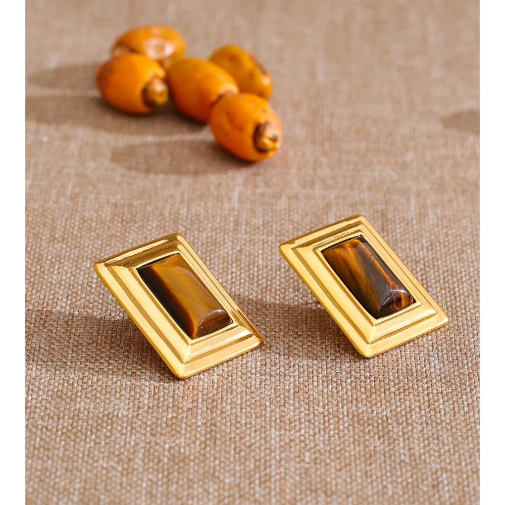 Natural stone geometric earrings in gold-plated stainless steel with natural stone.