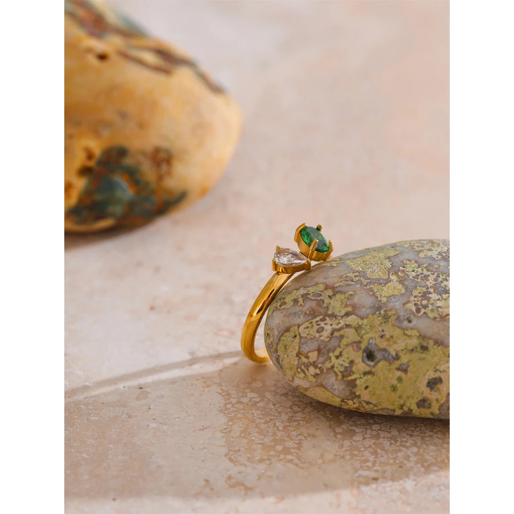 Cubic zirconia geometric ring in 18K gold-plated stainless steel with cubic zirconia.