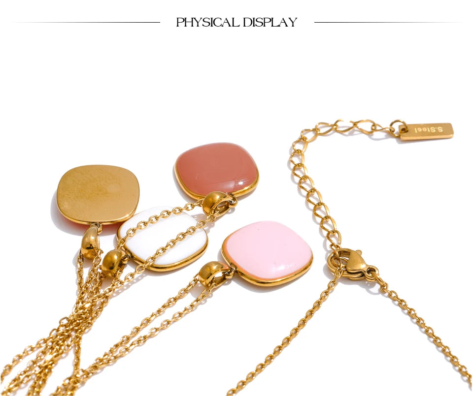 Geometric necklace in gold-plated stainless steel.