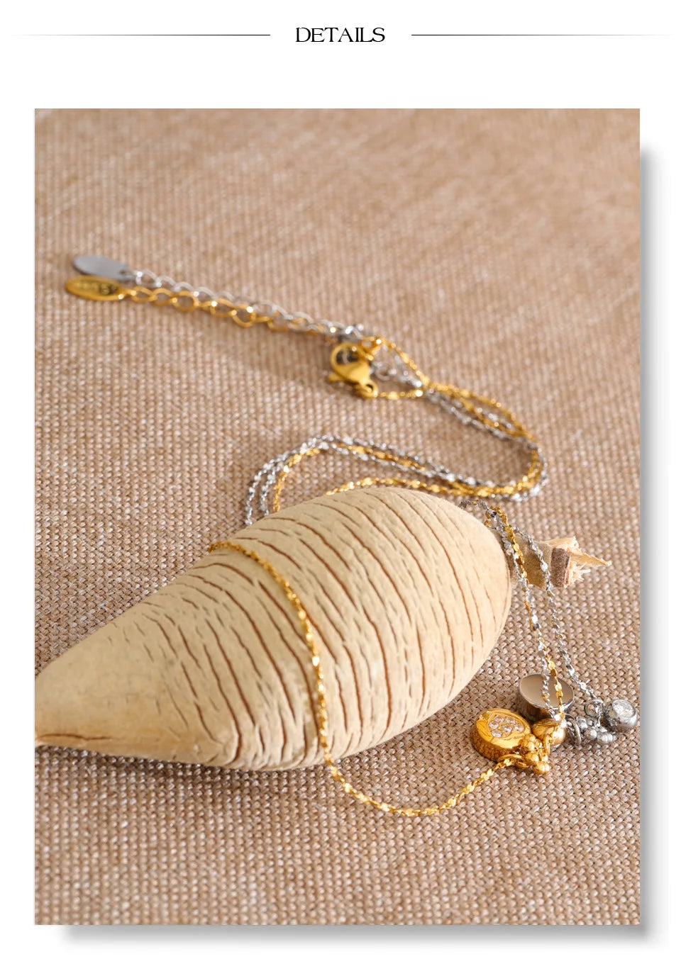 Cubic zirconia heart geometric necklace in gold-plated stainless steel with cubic zirconia.