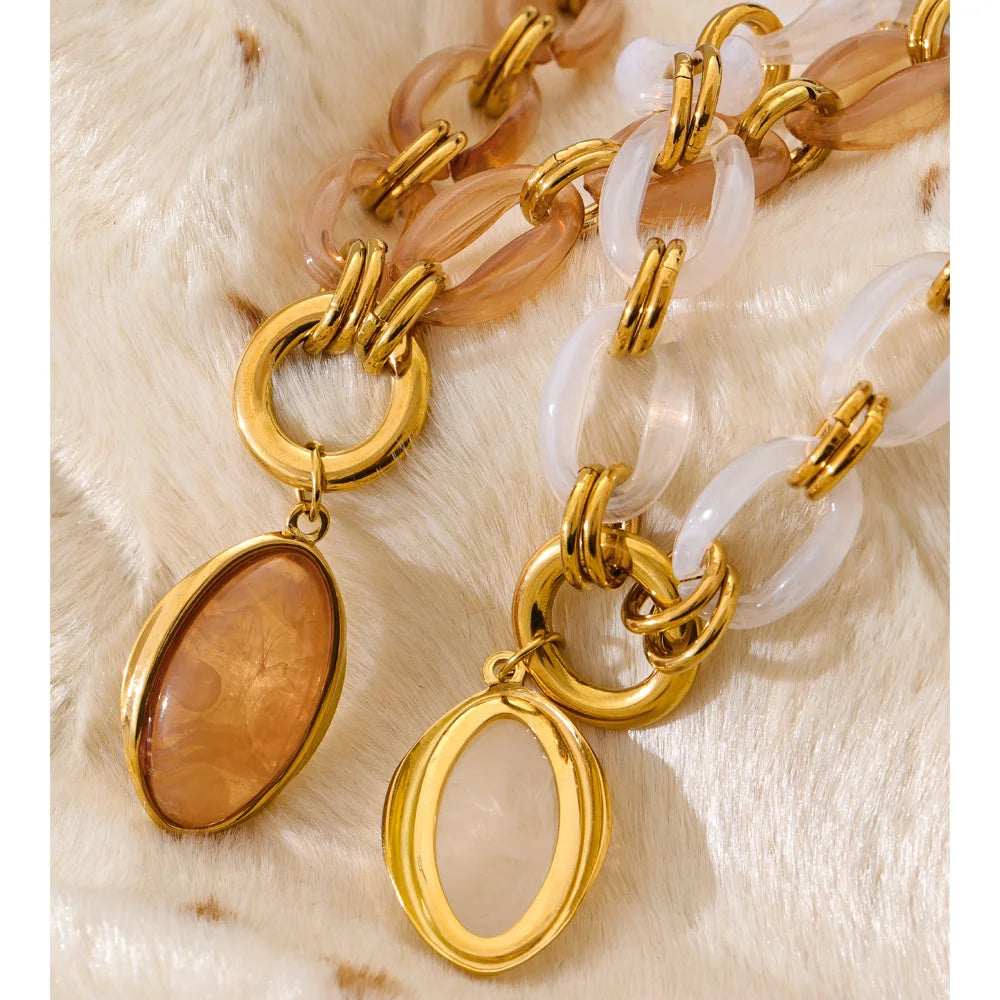 Resin acrylic geometric necklace in gold-plated stainless steel with resin and acrylic.