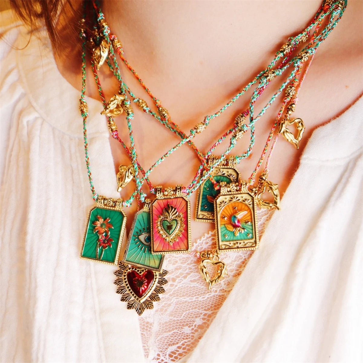 Hot selling artistic retro style tarot card heart eye flame pendant necklace for women's fashion gold-plated color preservation