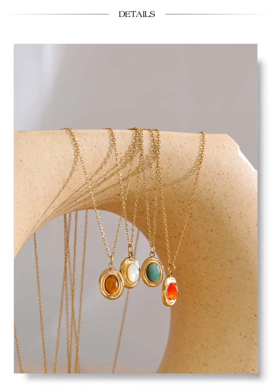 Natural stone geometric necklace in gold-plated stainless steel with natural stone.