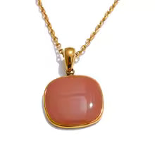 Geometric necklace in gold-plated stainless steel.