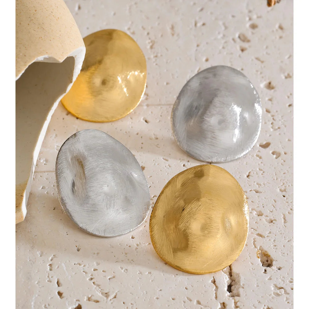 Geometric earrings in 14K gold-plated stainless steel.