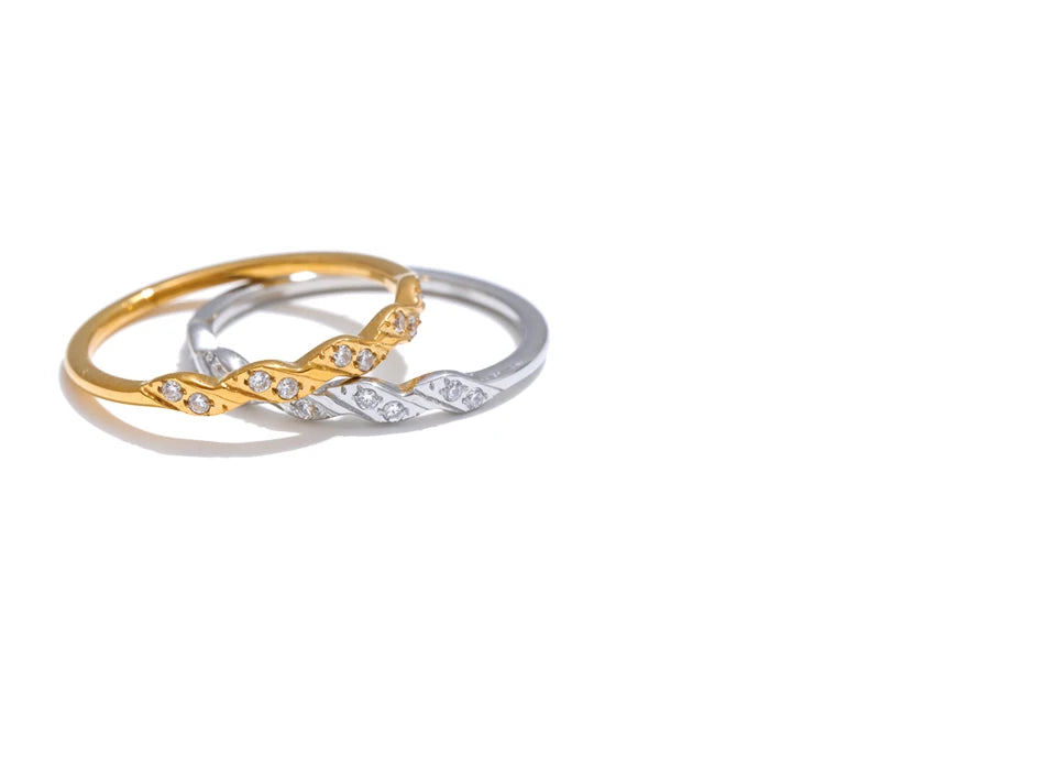 Cubic zirconia geometric ring in gold-plated stainless steel with cubic zirconia.