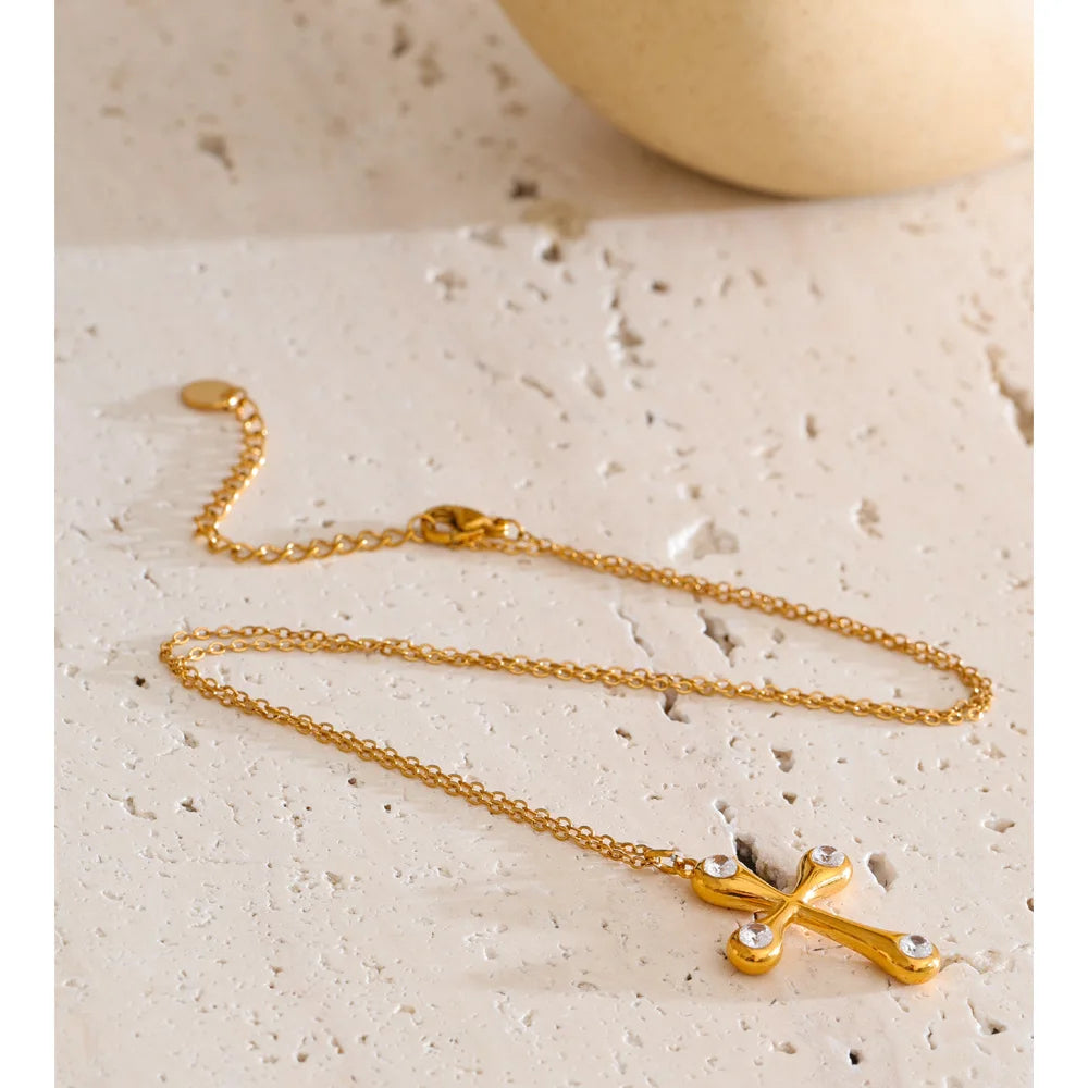 Cubic zirconia cross necklace in gold-plated stainless steel with cubic zirconia.