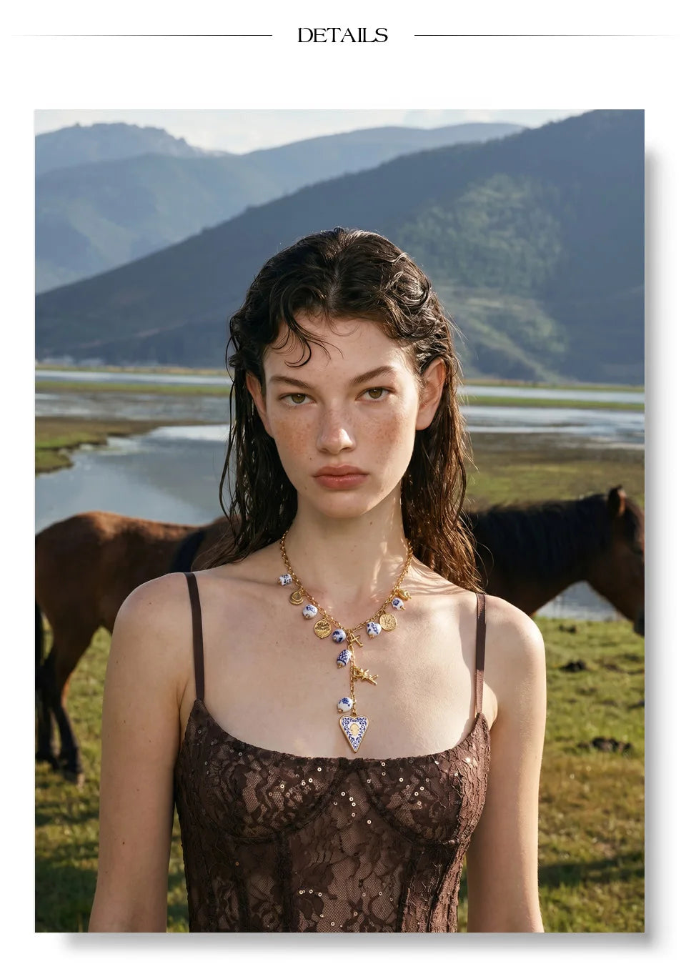 Heart flower necklace in gold-plated stainless steel.