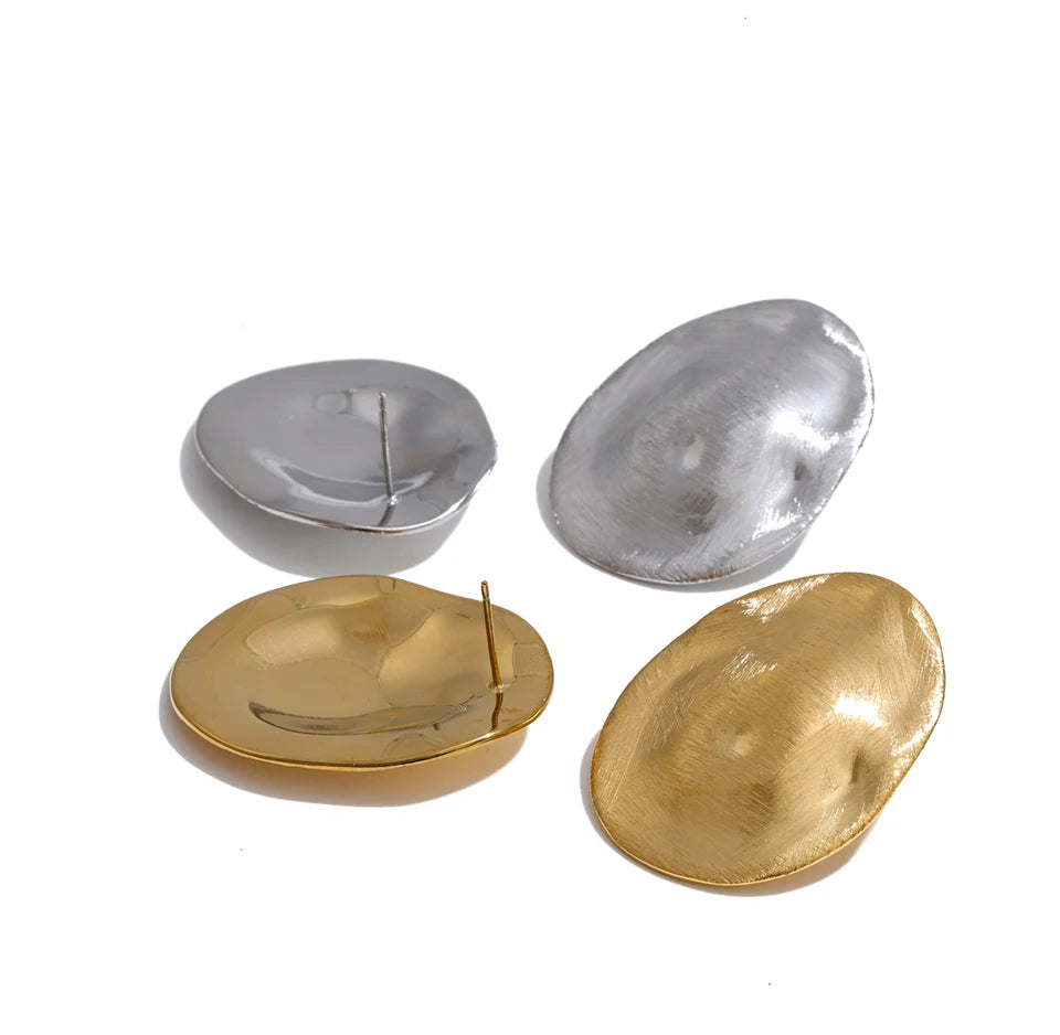 Geometric earrings in 14K gold-plated stainless steel.