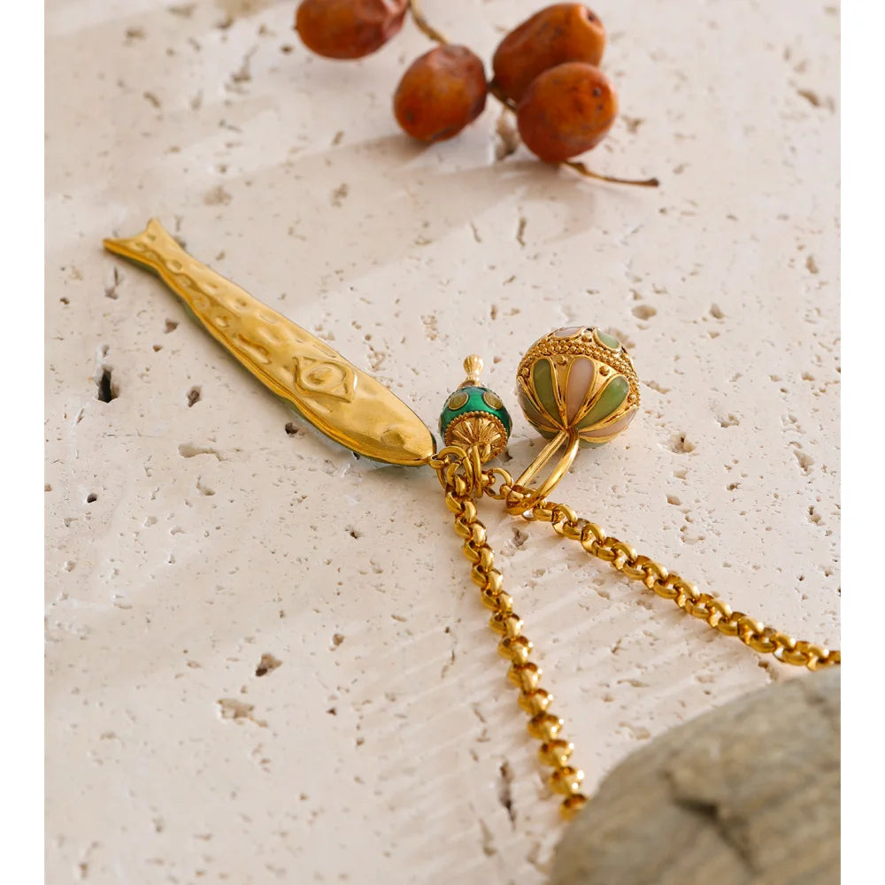 Enamel geometric chain necklace in gold-plated stainless steel with enamel.